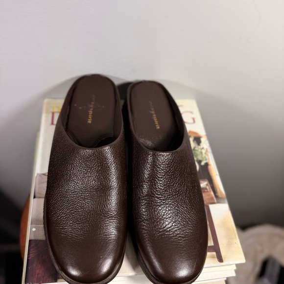 Easy Spirit Women’s Size 8 Brown Leather Slip-On Shoes - Picture 5 of 15